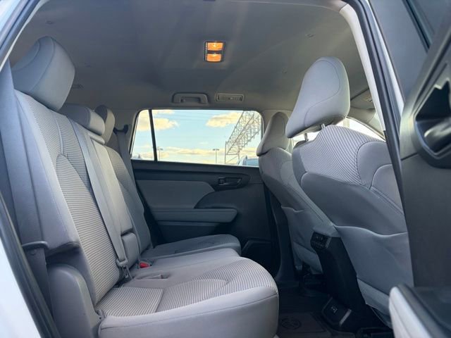 Used 2023 Toyota Highlander L image 24