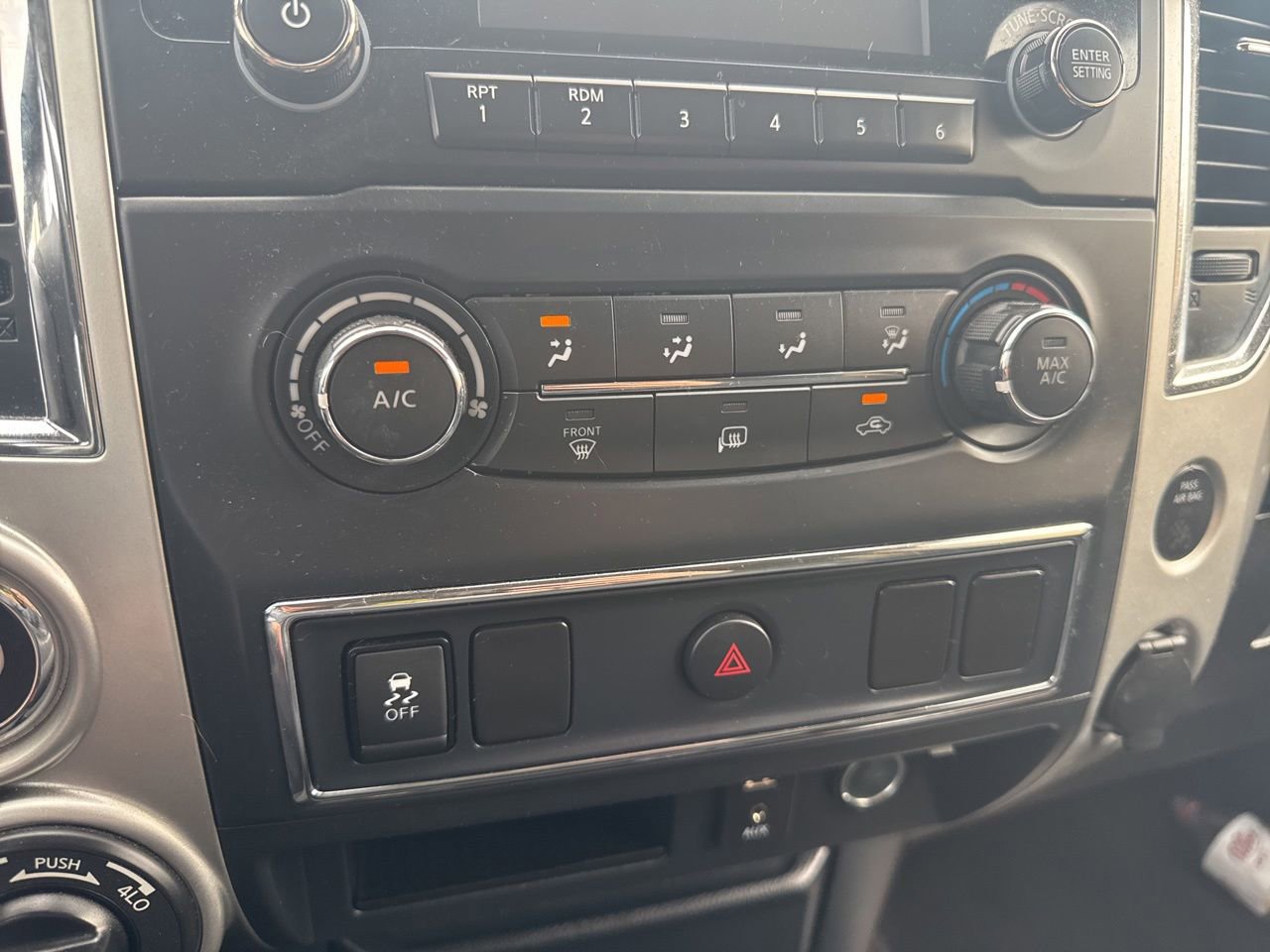 Used 2017 Nissan Titan SV AWD/4WD image 14