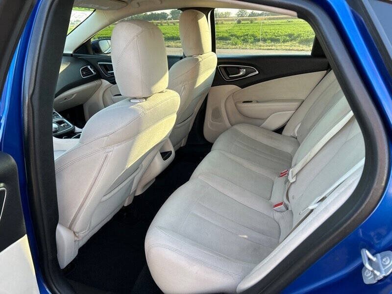 Used 2016 Chrysler 200 Limited FWD image 11
