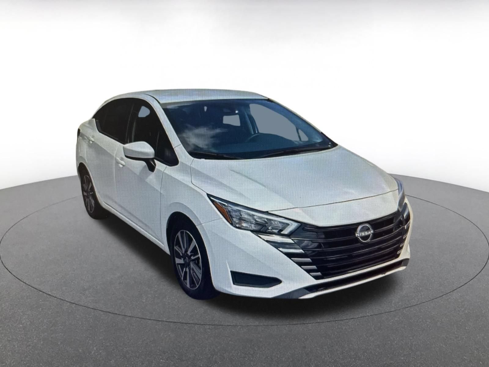 Used 2025 Nissan Versa SV FWD image 5