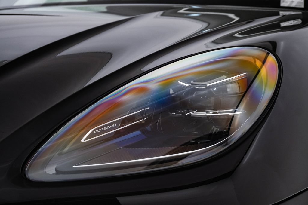 Certified 2026 Porsche Macan AWD/4WD image 7