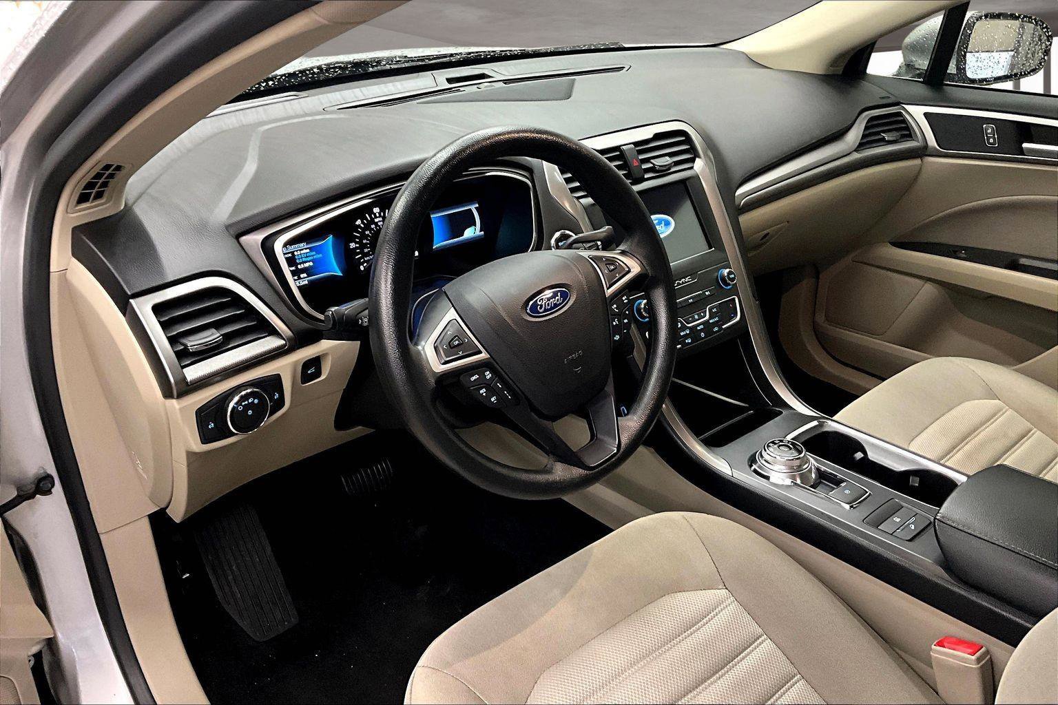 Used 2019 Ford Fusion SE image 15