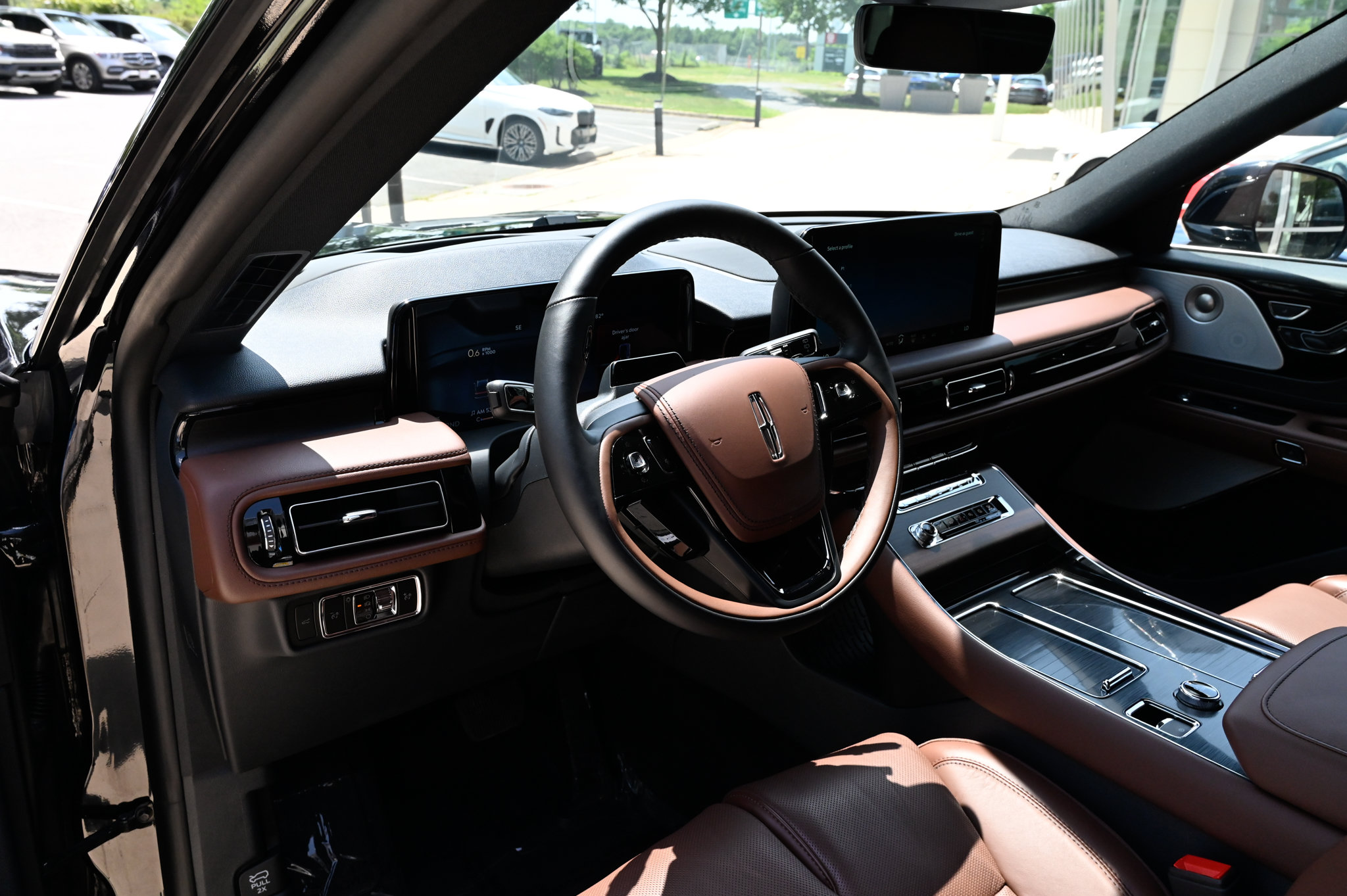 Used 2026 Lincoln Aviator Reserve AWD/4WD image 16