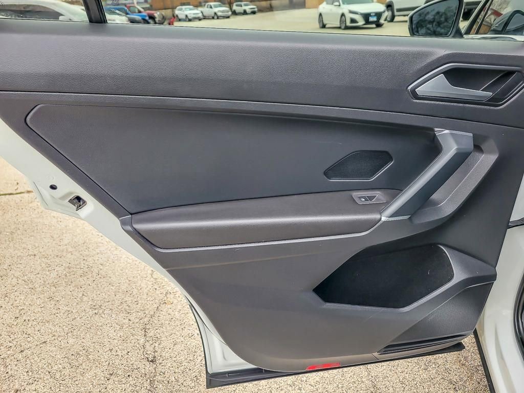 Used 2018 Volkswagen Tiguan SE w/ Panoramic Sunroof Package image 21