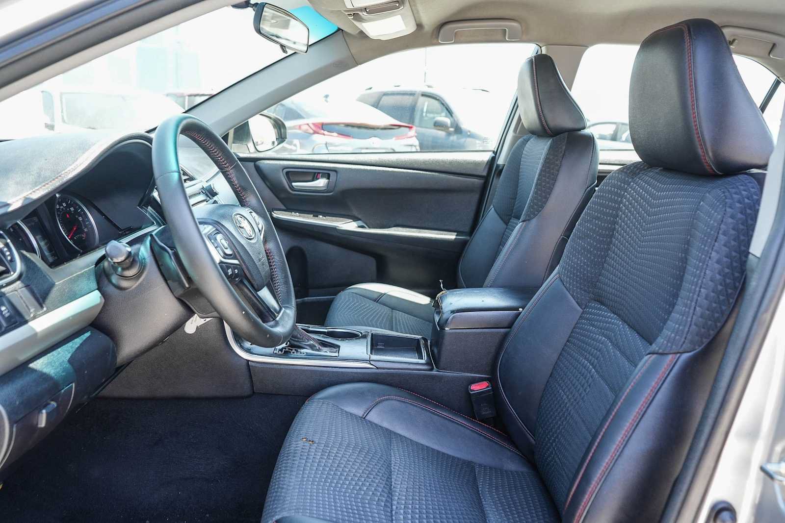 Used 2015 Toyota Camry SE FWD image 15