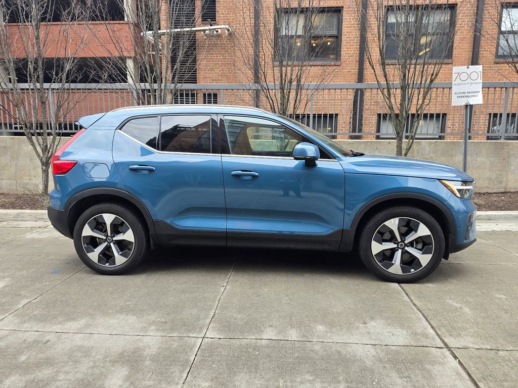 Used 2023 Volvo XC40 B5 Plus w/ Driver Assist Package image 7