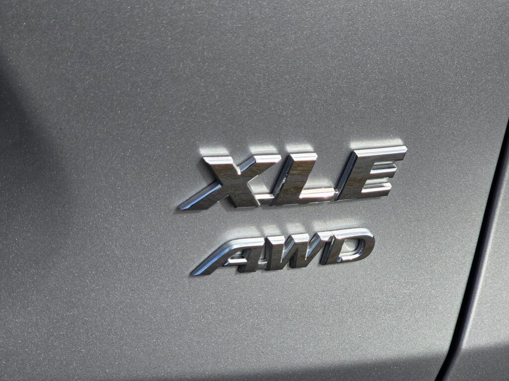 Used 2022 Toyota RAV4 XLE Premium image 35