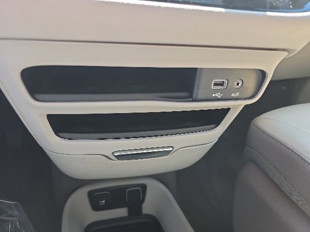 Used 2019 Chrysler Pacifica Touring-L FWD image 21