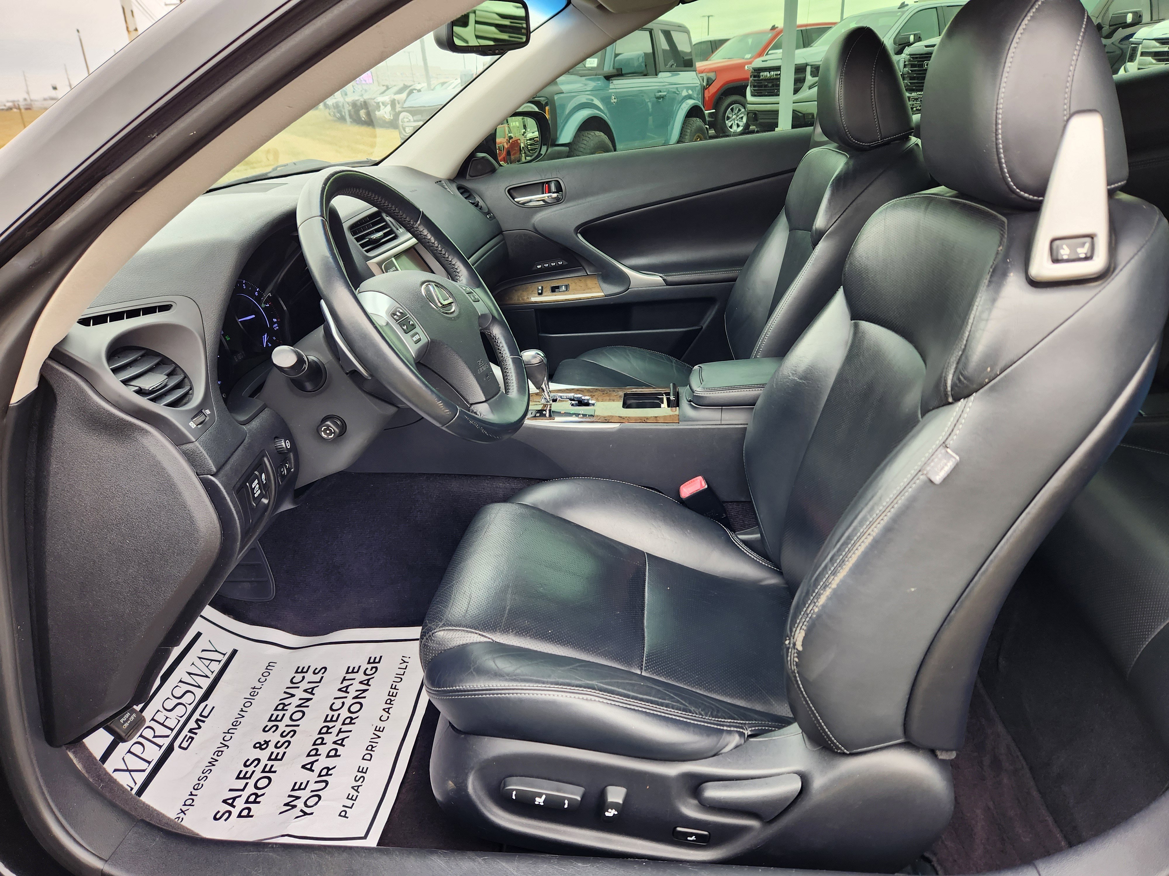 Used 2011 Lexus IS 250C w/ Luxury Pkg image 12