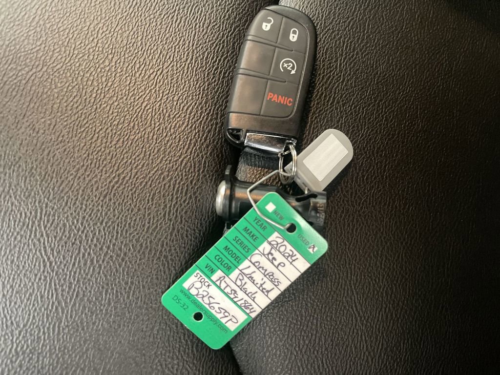 Used 2024 Jeep Compass Limited image 20