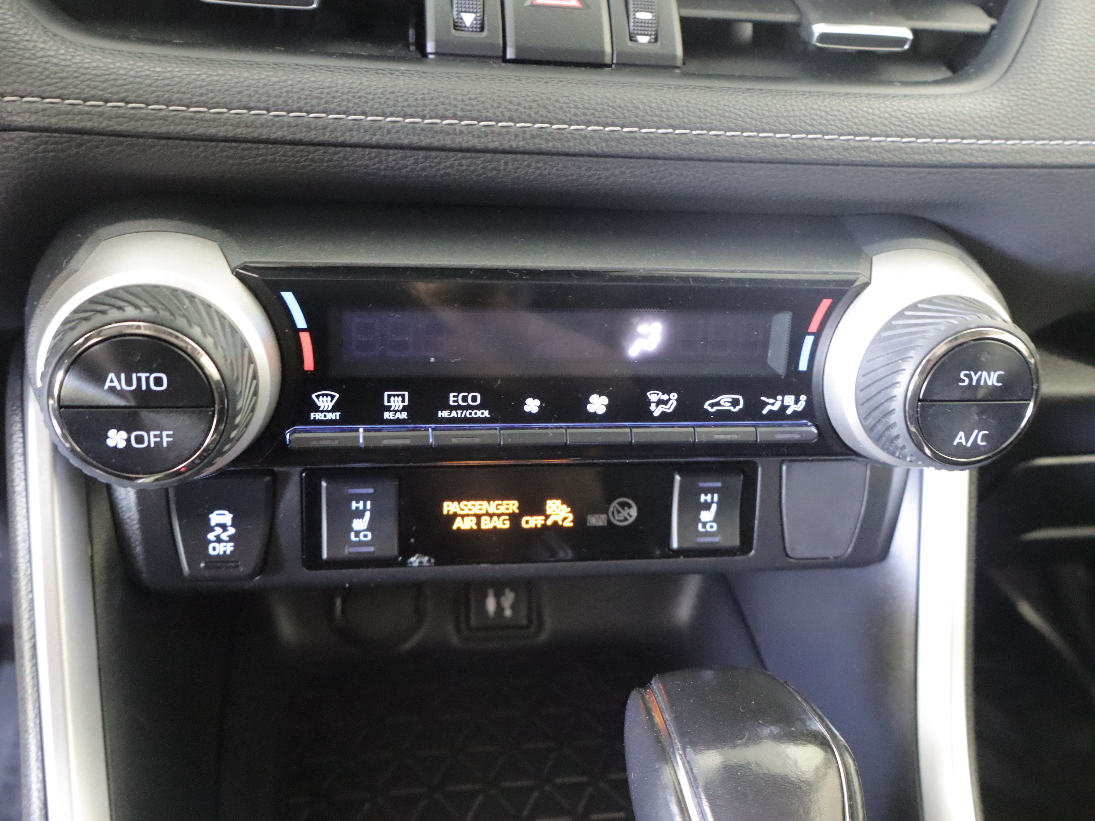 Used 2019 Toyota RAV4 XLE Premium w/ Cold Weather Package AWD/4WD image 17
