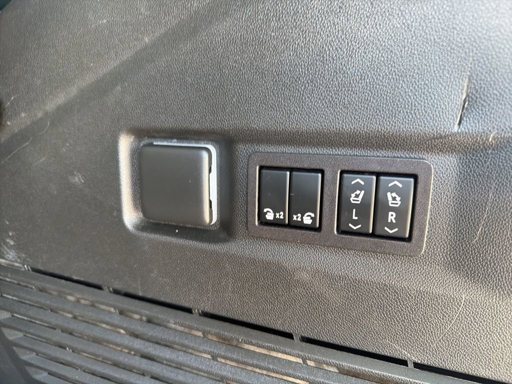 Used 2023 GMC Yukon AT4 w/ Technology Package image 10