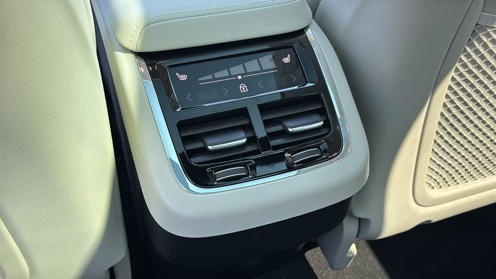 New 2027 Volvo XC60 B5 Ultra AWD/4WD image 8