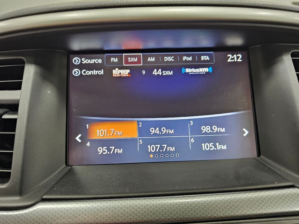Used 2020 Nissan Pathfinder SL AWD/4WD image 23