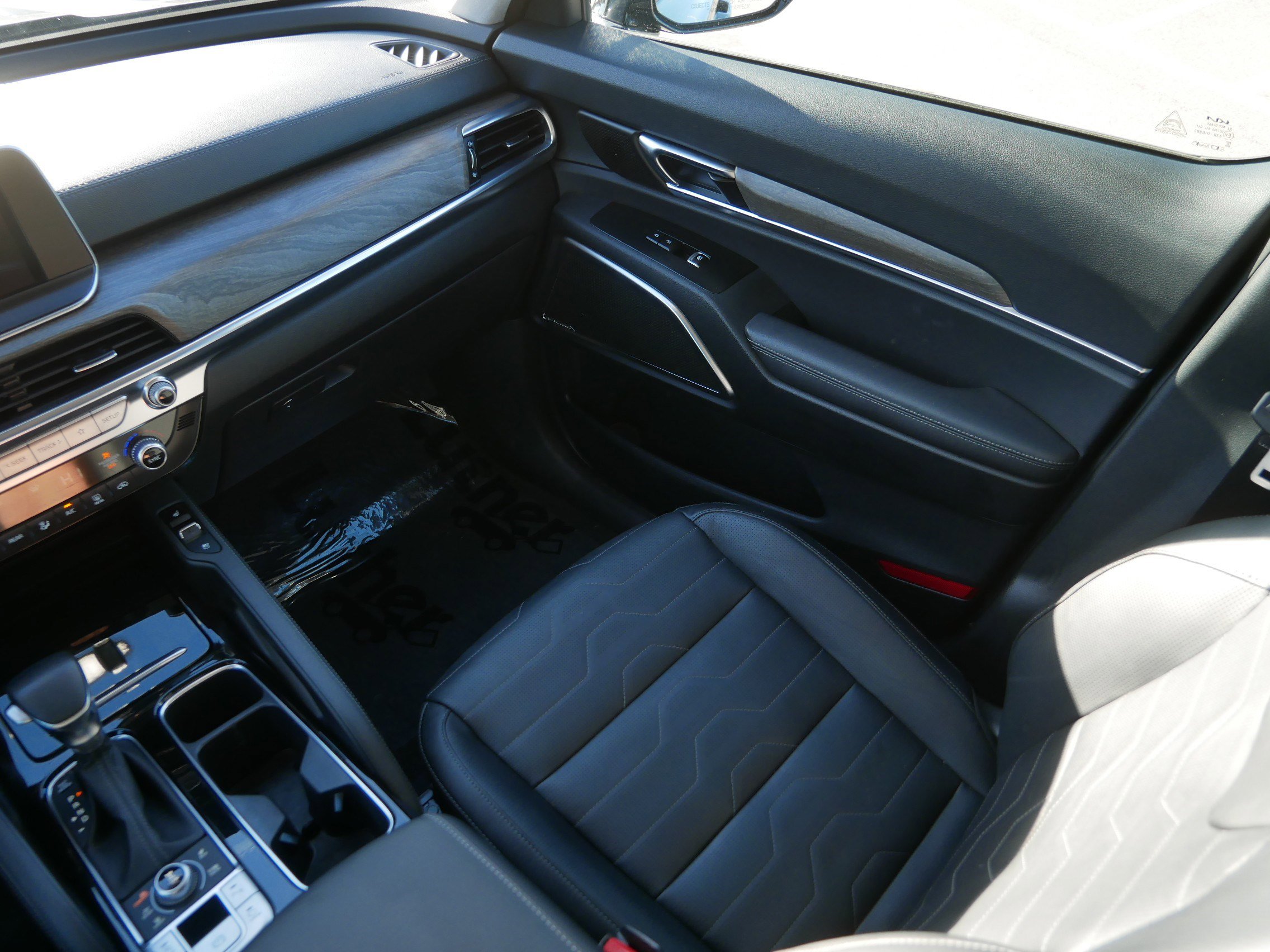 Used 2022 Kia Telluride SX w/ SX Prestige Package image 11