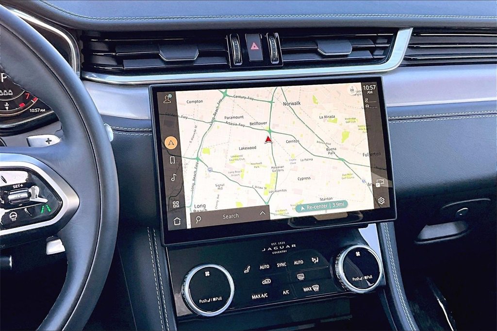 Used 2024 Jaguar F-PACE R-Dynamic S image 9