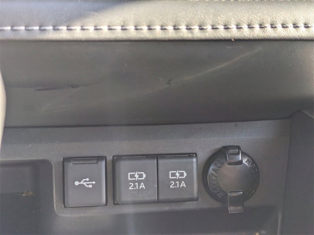 Used 2021 Toyota Highlander XLE image 23