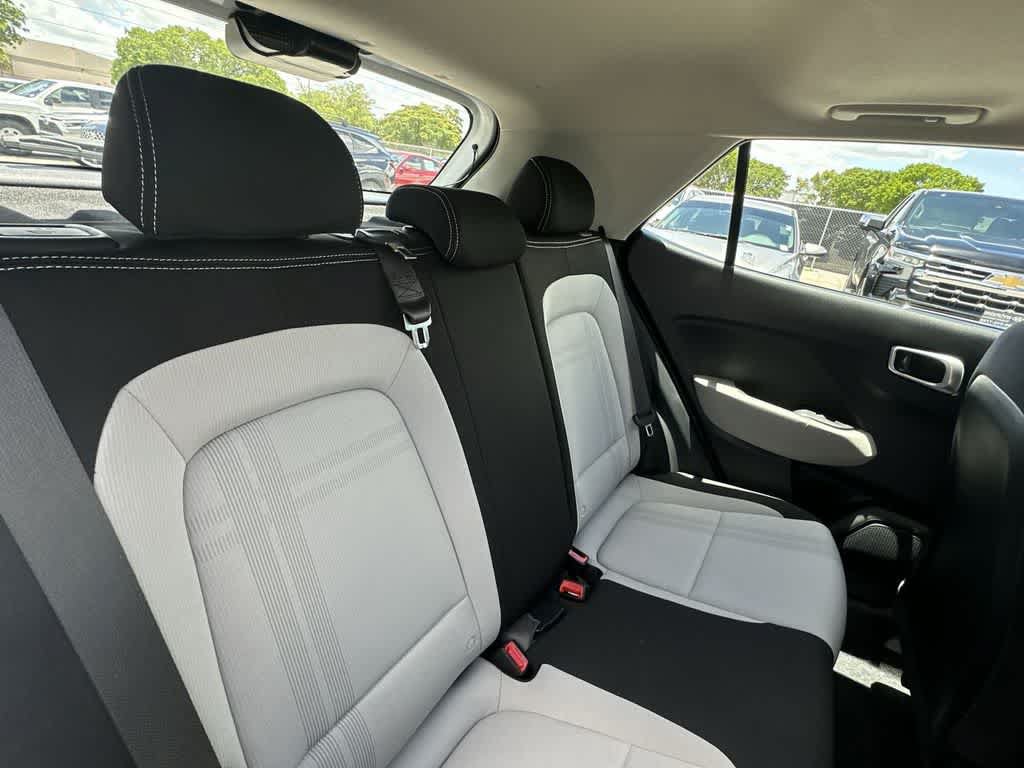 Used 2025 Hyundai Venue SEL FWD image 17