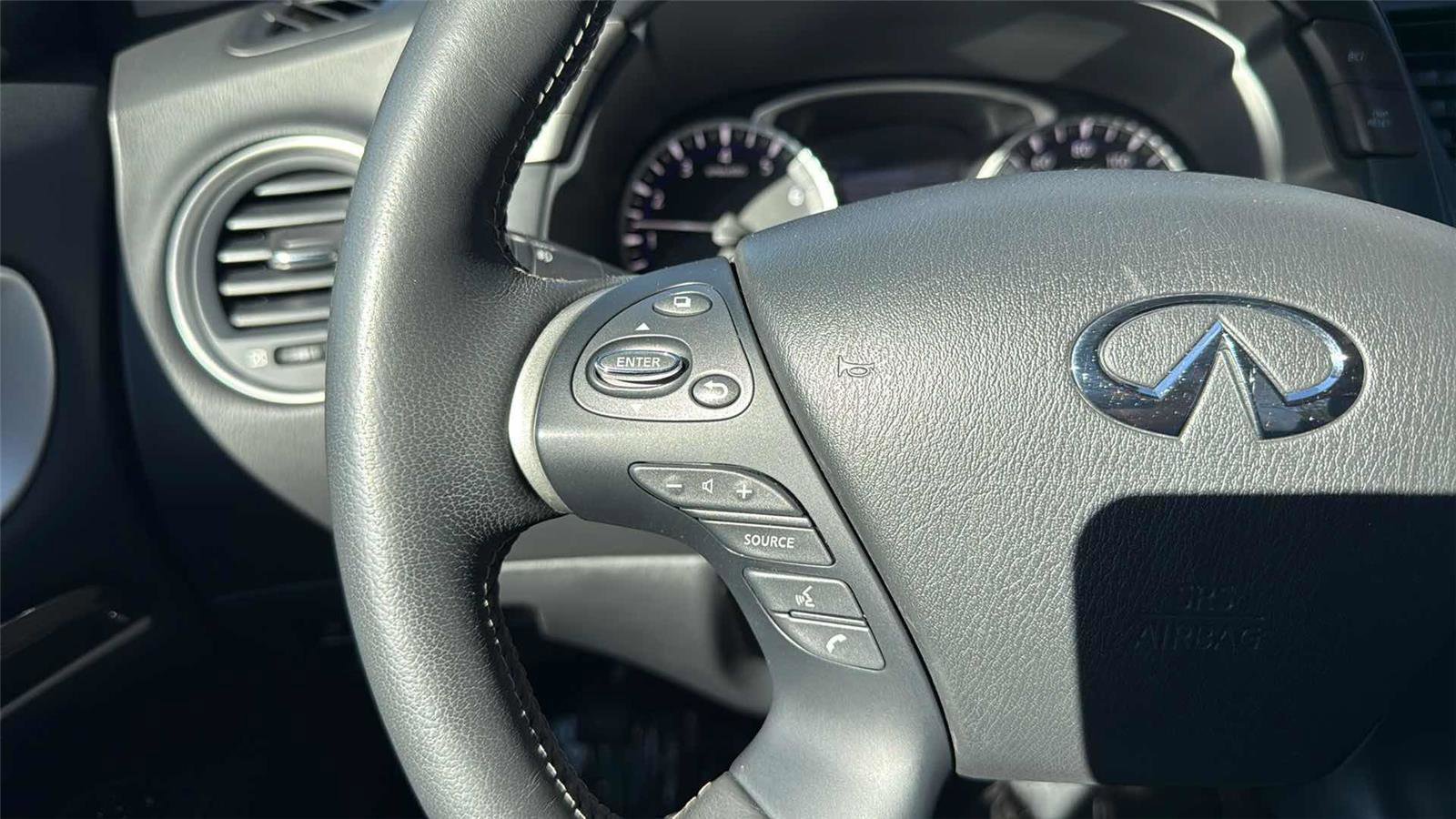 Used 2020 INFINITI QX60 Signature Edition w/ Cargo Package Essential image 18