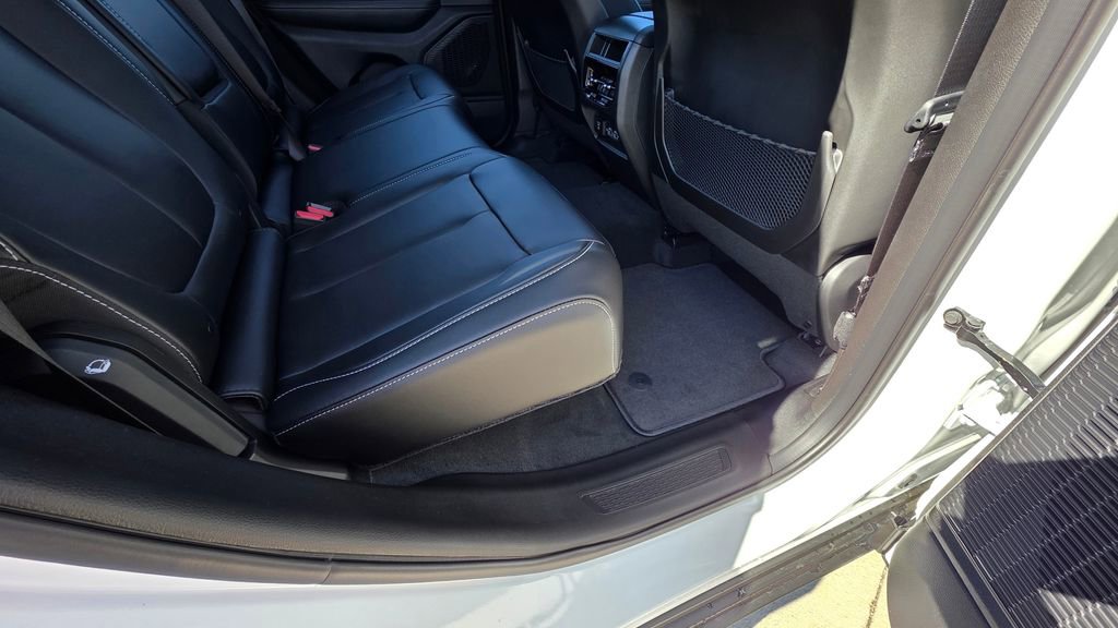 New 2025 Jeep Grand Cherokee Limited w/ Black Appearance Package image 16