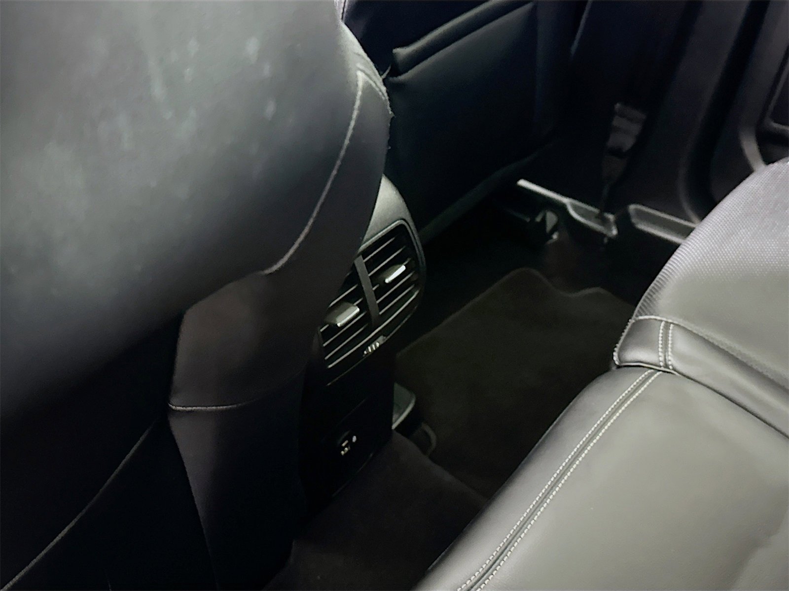 Used 2021 Ford Escape Titanium w/ Class II Trailer Tow Package image 23