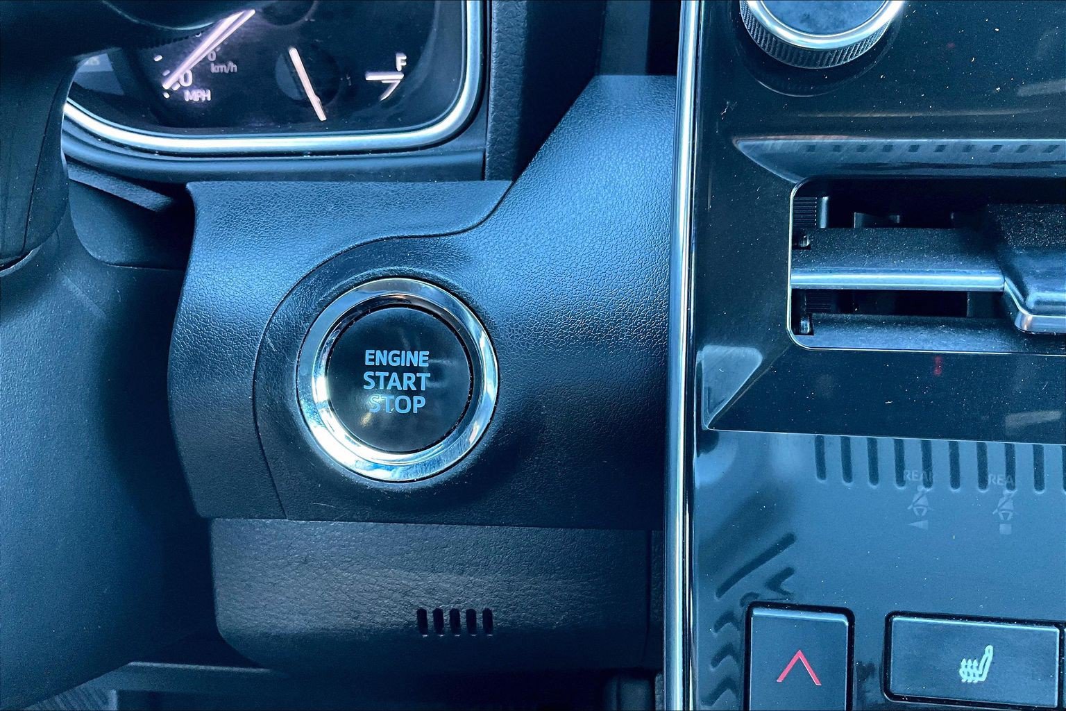 Used 2022 Toyota Avalon XLE FWD image 23