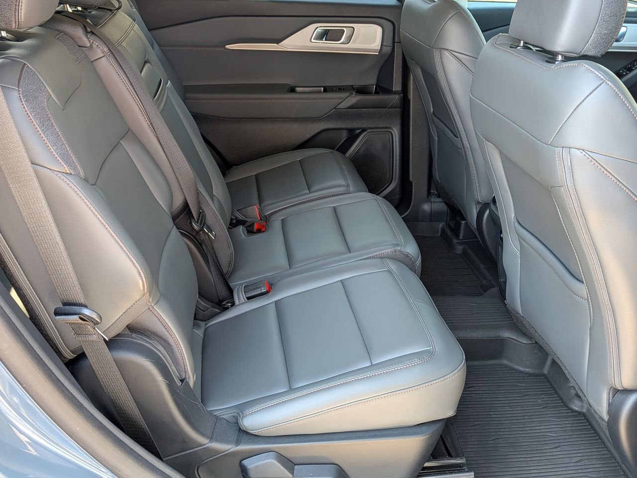 Used 2025 Ford Explorer Active w/ Active Comfort Package image 24