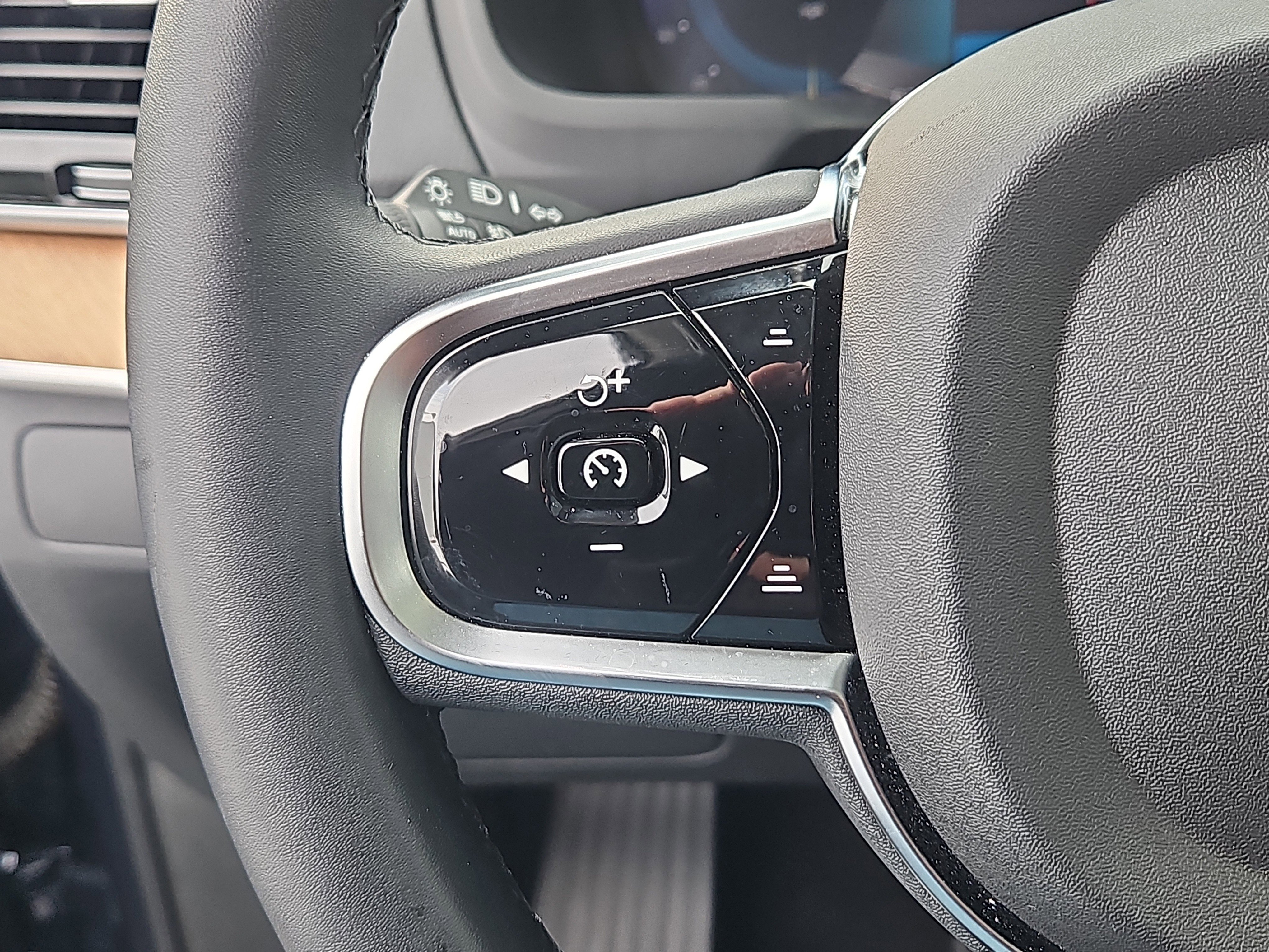 Used 2025 Volvo XC90 B6 Plus w/ Protection Package Premier image 20