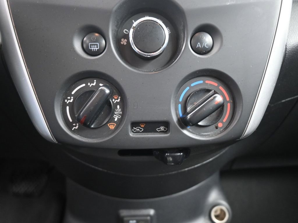 Used 2019 Nissan Versa SV image 4