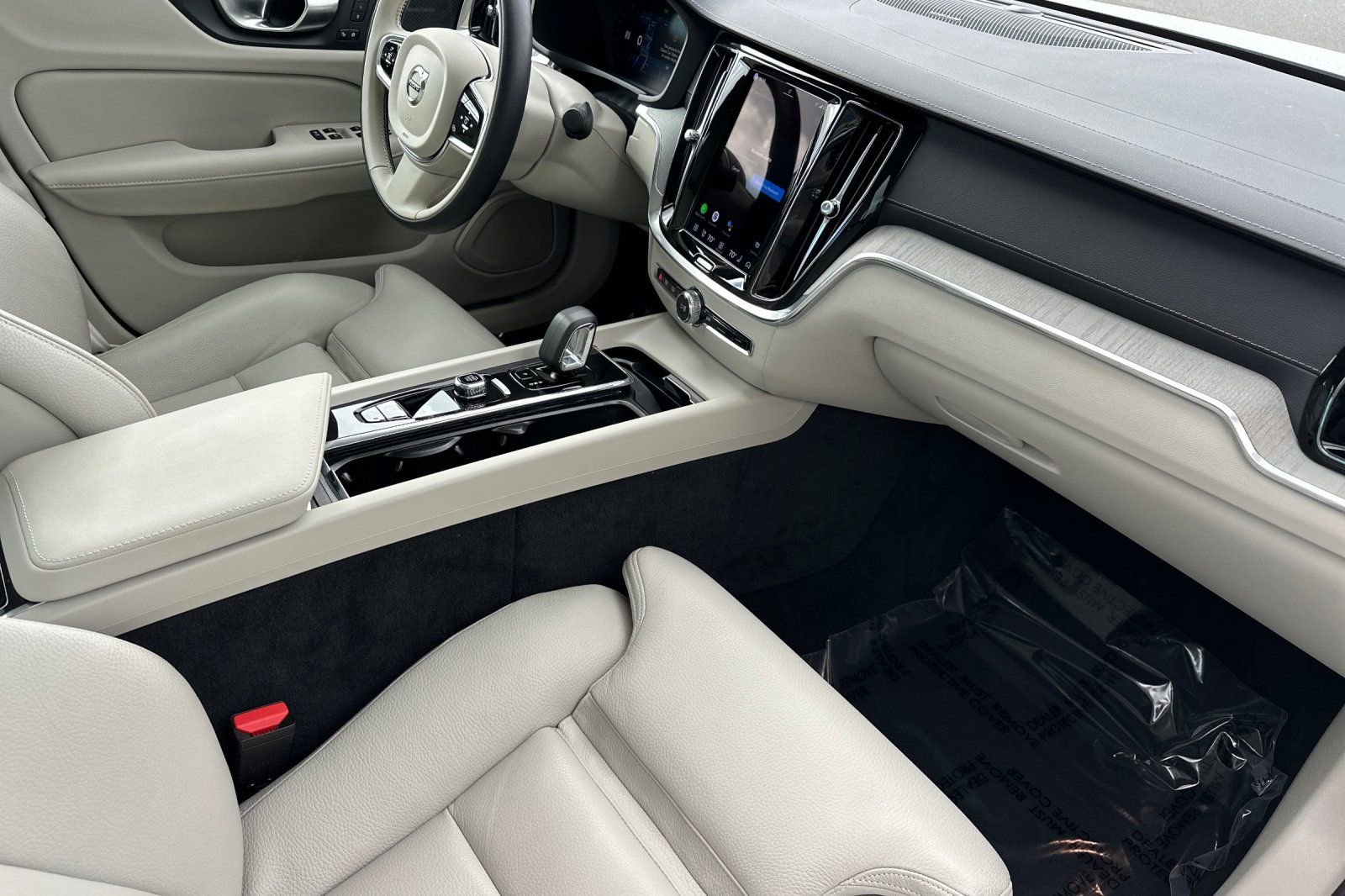 Certified 2024 Volvo S60 B5 Ultimate w/ Climate Package image 18