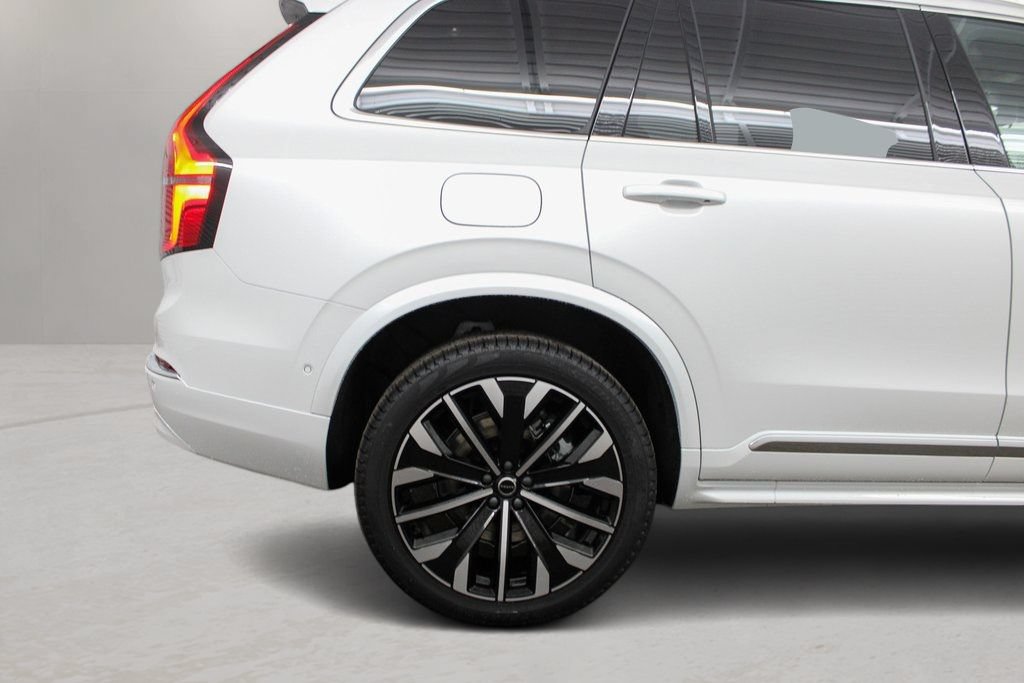 Used 2026 Volvo XC90 B5 Plus w/ Protection Package Premier AWD/4WD image 35