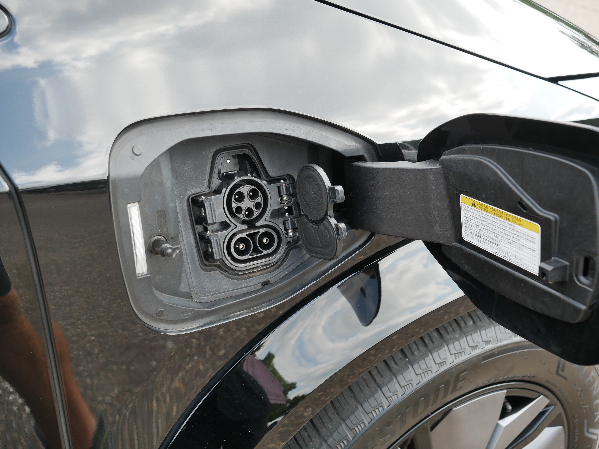 Certified 2023 Nissan Ariya AWD image 36