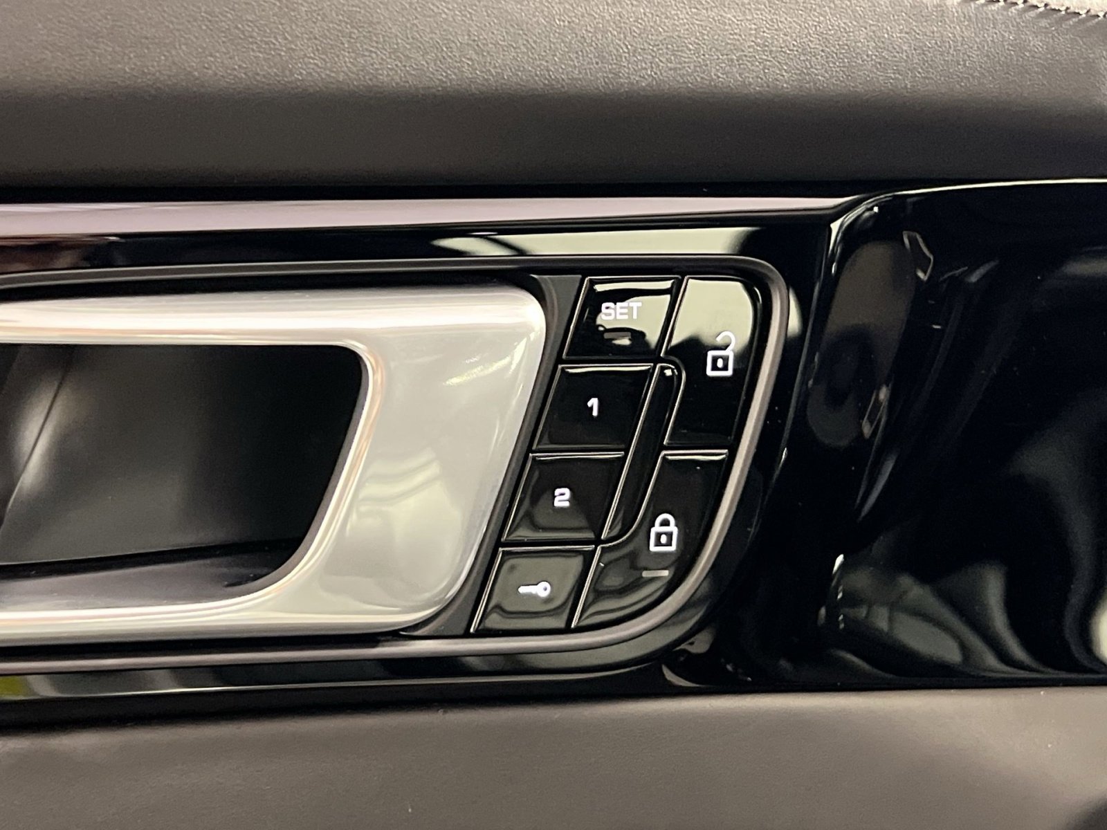 Used 2020 Porsche Panamera GTS image 30