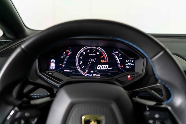 Used 2020 Lamborghini Huracan EVO image 18