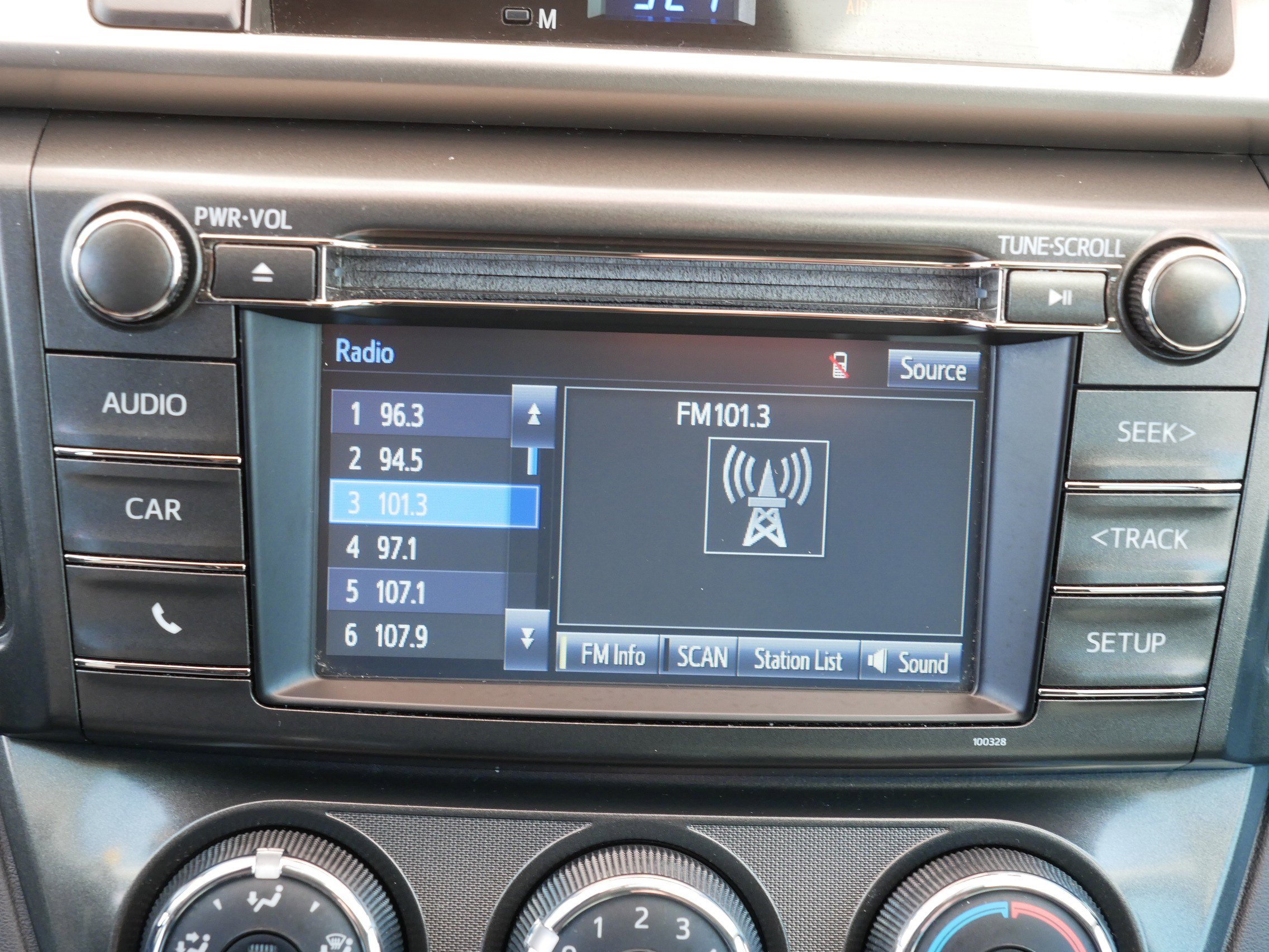 Used 2015 Toyota RAV4 LE image 19