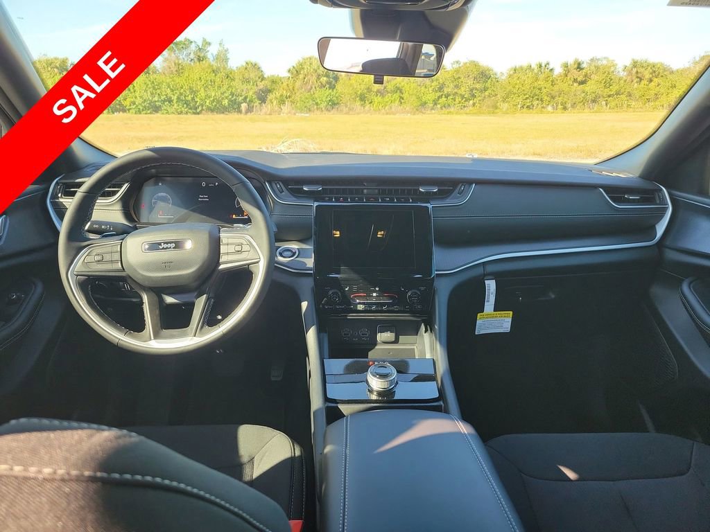 New 2025 Jeep Grand Cherokee Laredo w/ Luxury Tech Group I image 10