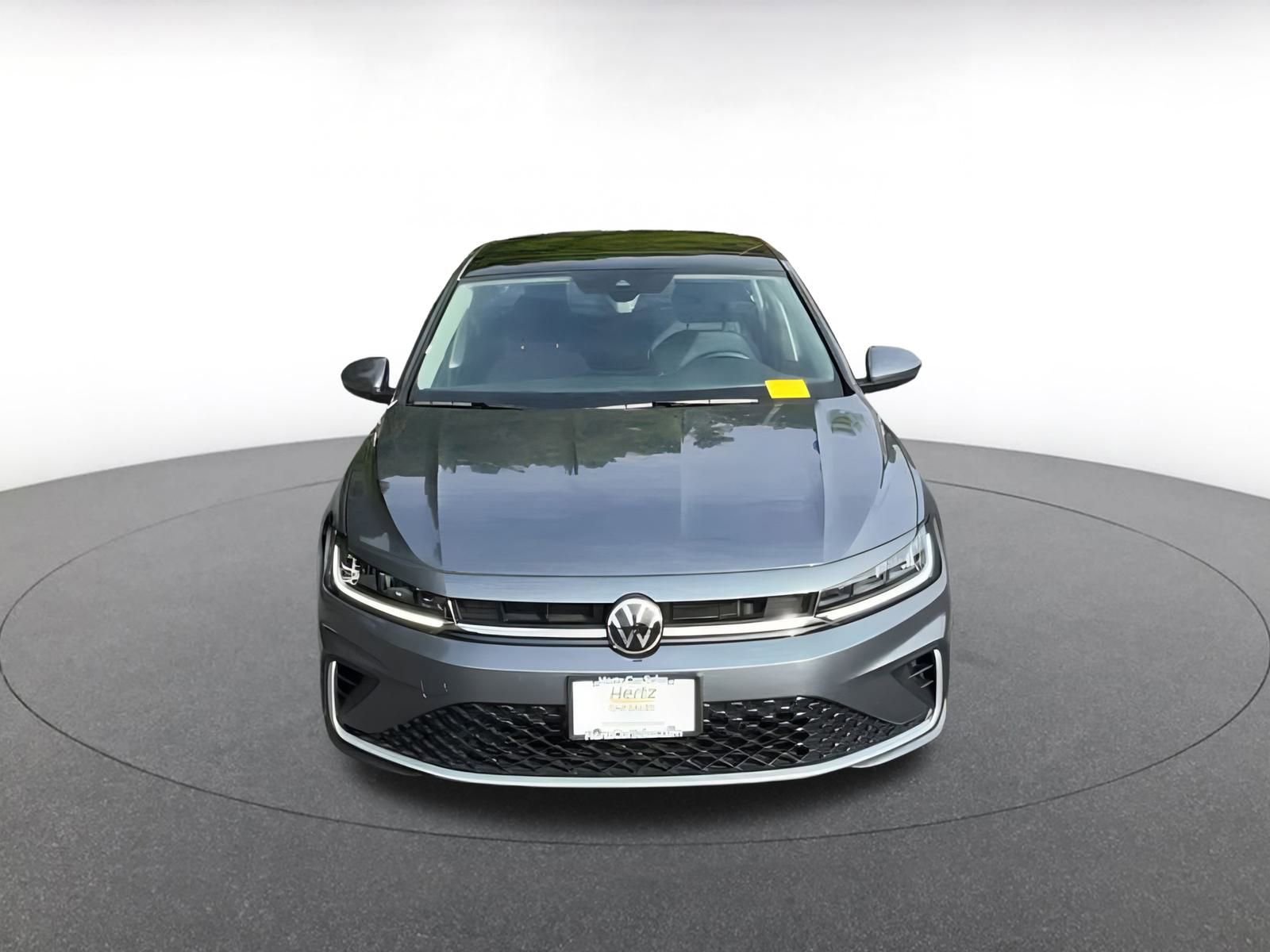 Used 2025 Volkswagen Jetta SE image 3