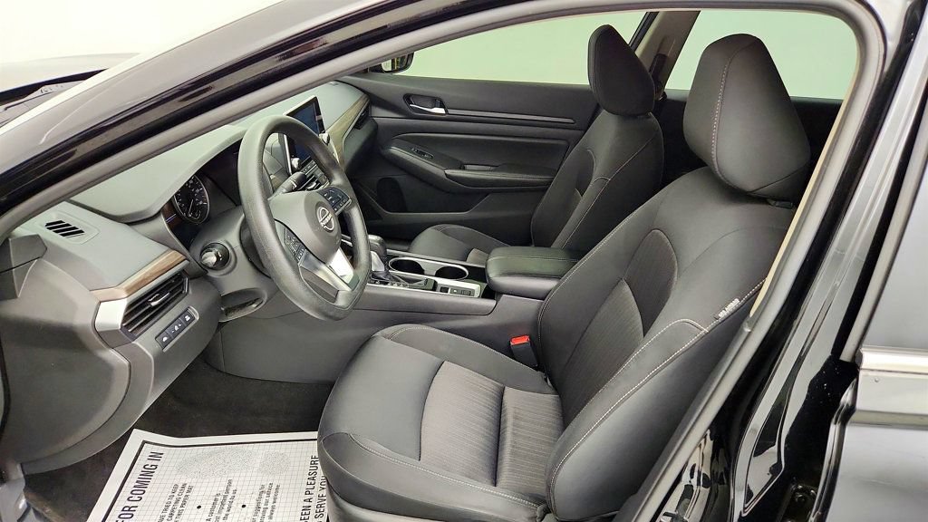 Used 2024 Nissan Altima 2.5 SV AWD/4WD image 18