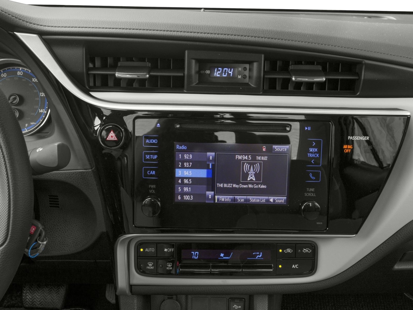 Used 2017 Toyota Corolla LE w/ Carpet Mat Package (TMS) FWD image 7