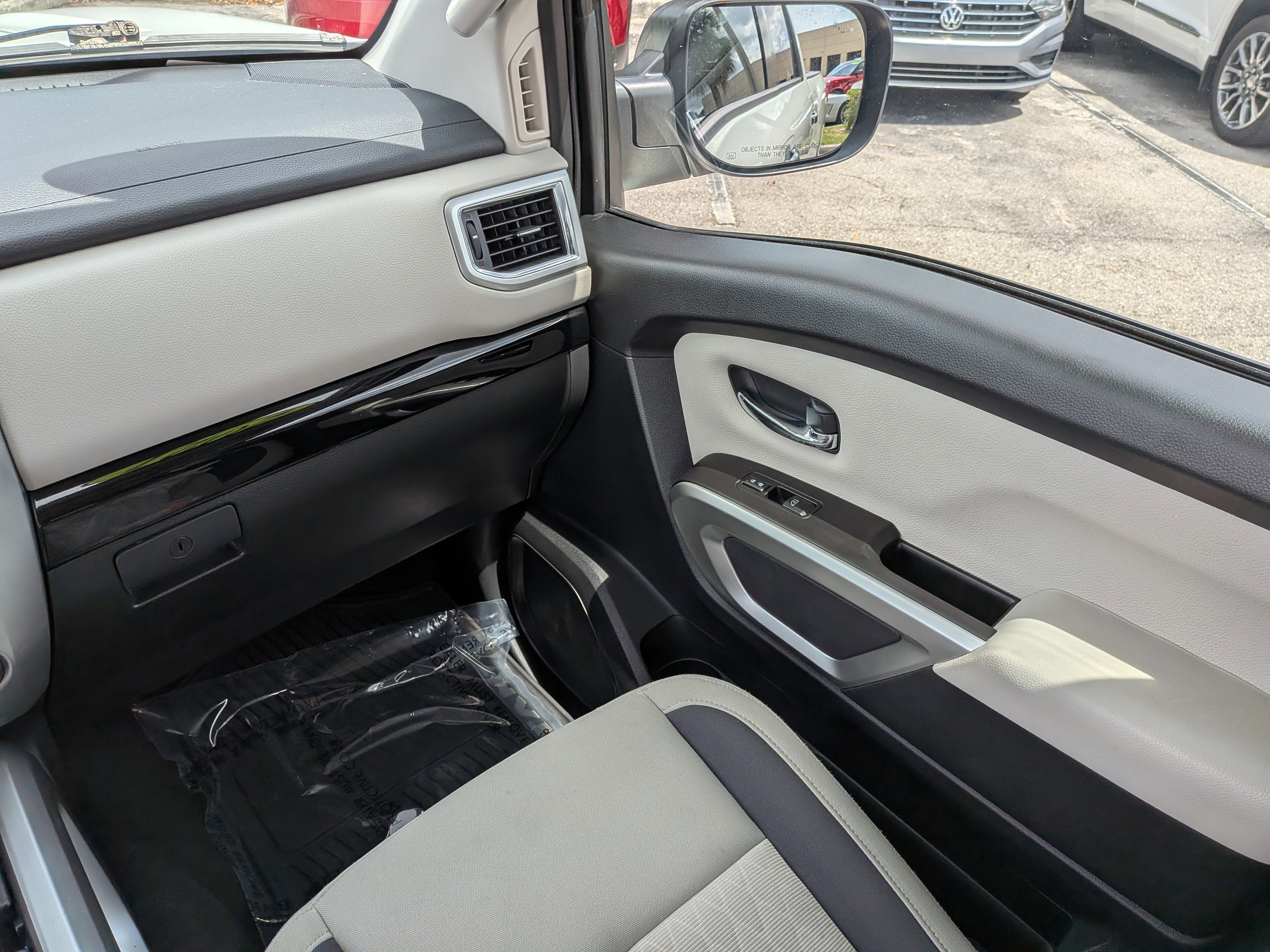 Used 2021 Nissan Titan SV w/ SV Convenience Package image 18