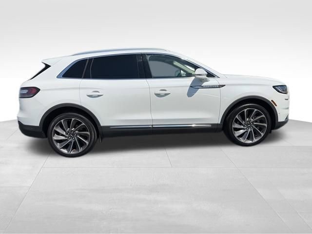 Used 2022 Lincoln Nautilus Reserve w/ Equipment Group 202A image 8