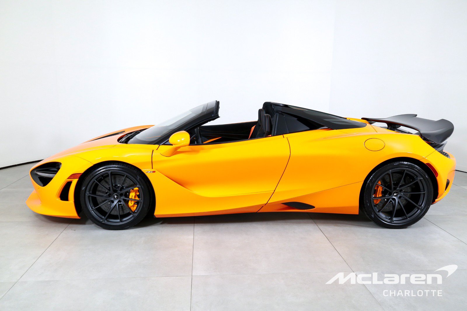 Used 2026 McLaren 750S Spider RWD image 7