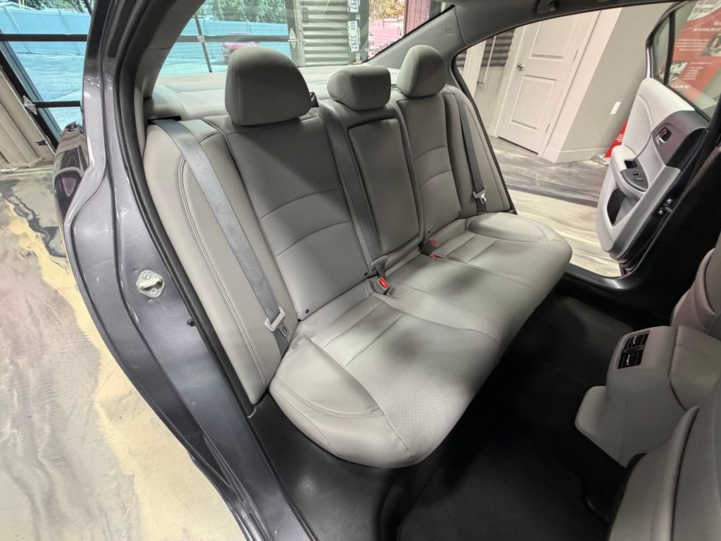 Used 2017 Honda Accord Touring image 5