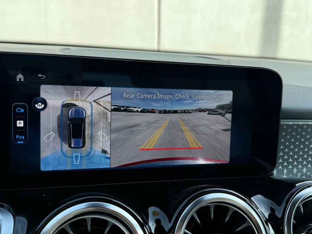 Used 2025 Mercedes-Benz GLB 250 image 21