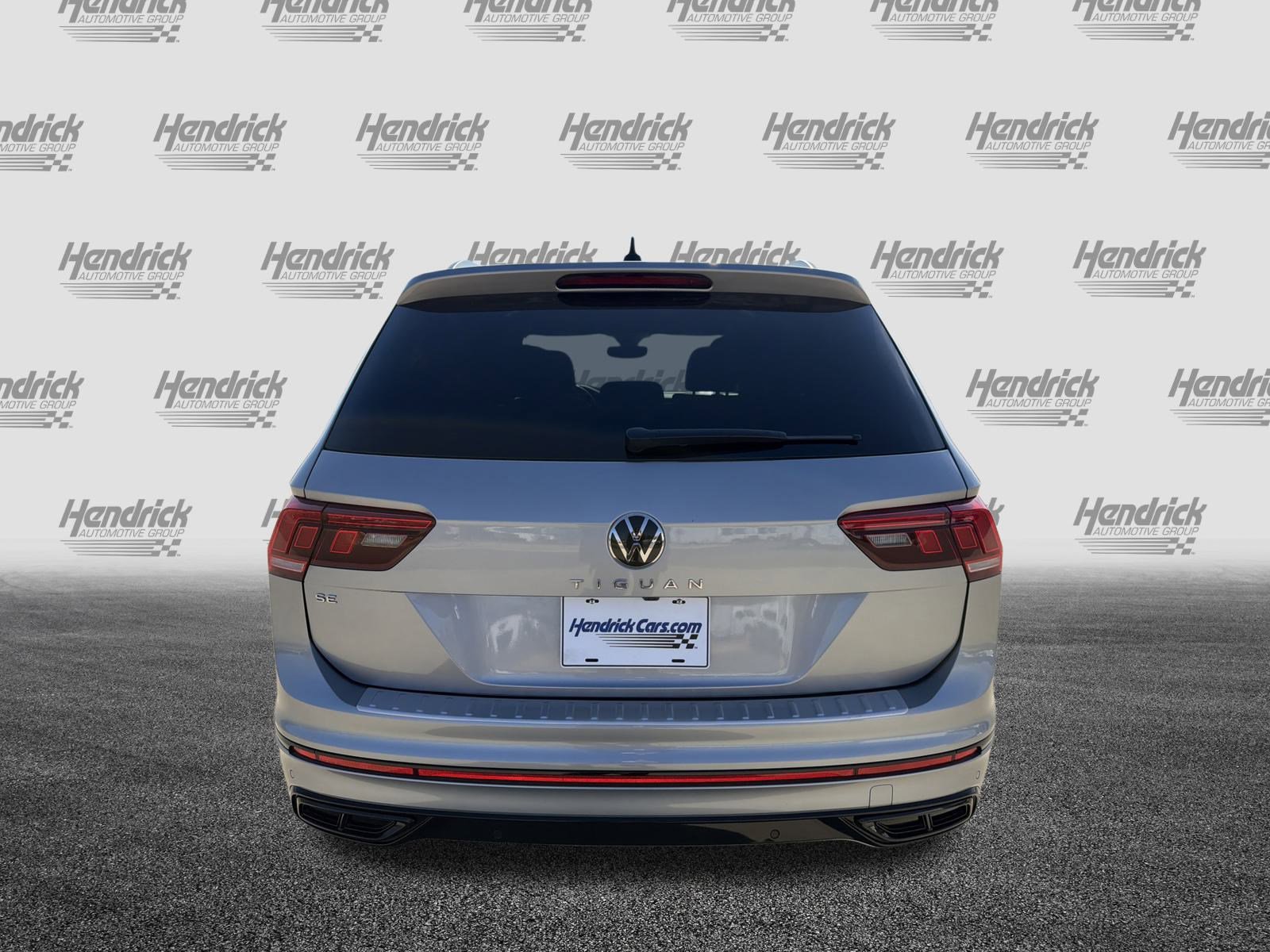 Used 2023 Volkswagen Tiguan SE R-Line image 9