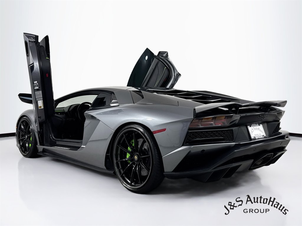Used 2018 Lamborghini Aventador S AWD/4WD image 5
