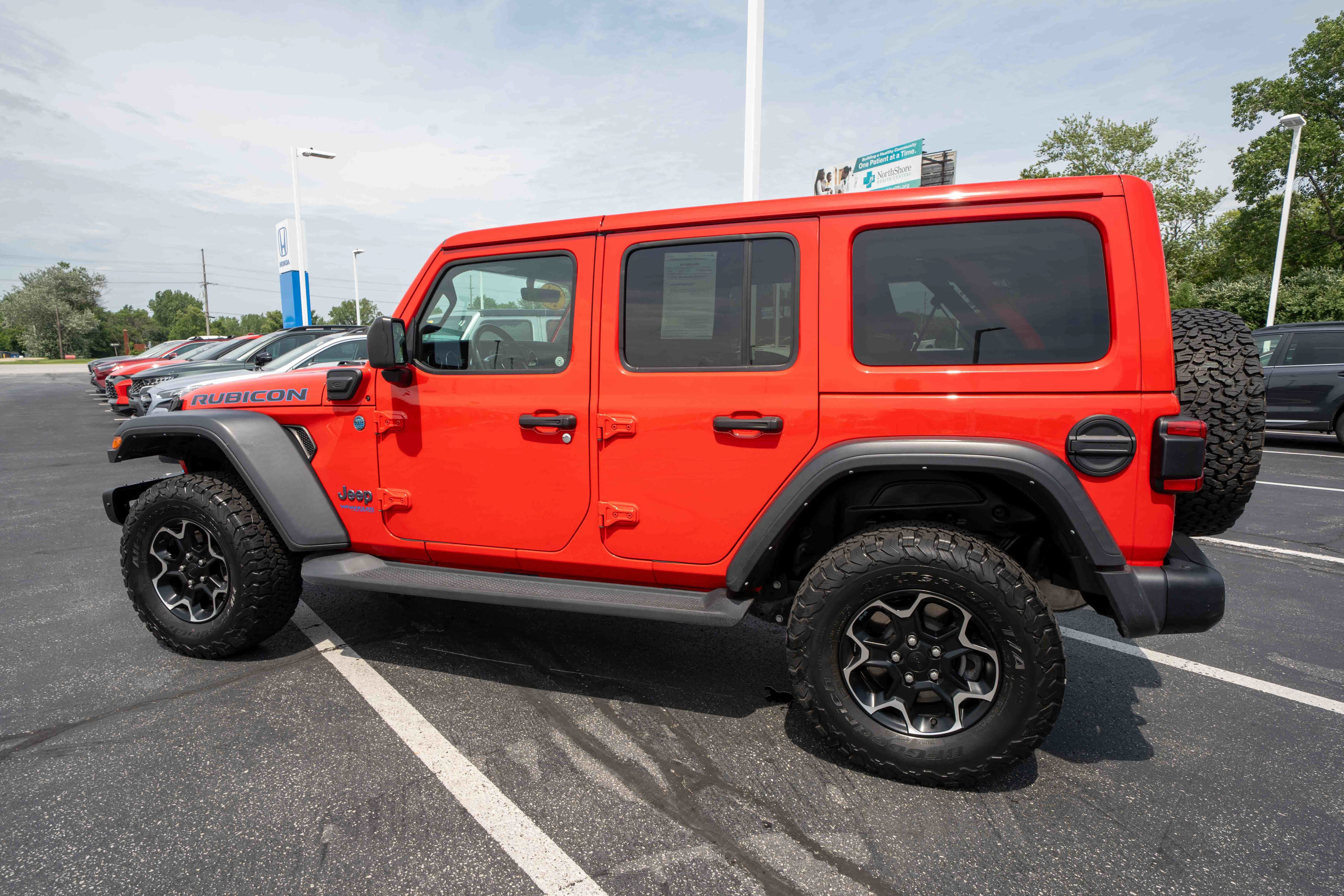 Used 2021 Jeep Wrangler Unlimited Rubicon 4xe w/ Steel Bumper Group AWD/4WD image 4