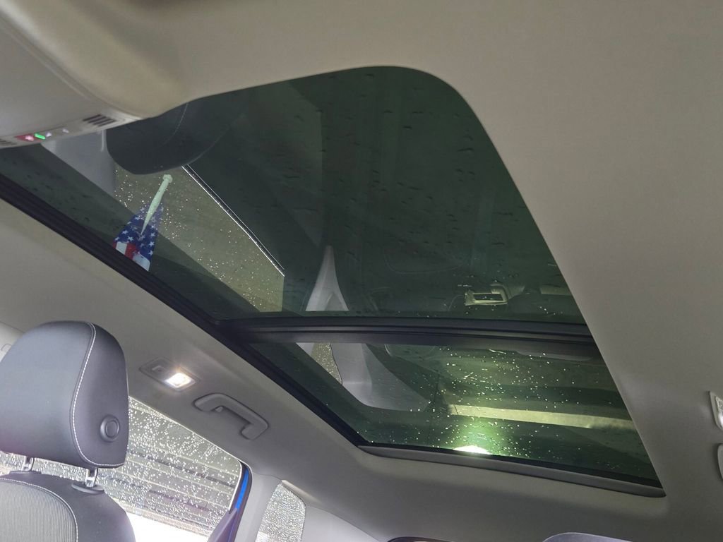 Certified 2022 Volkswagen Taos SE w/ Panoramic Sunroof Package image 19