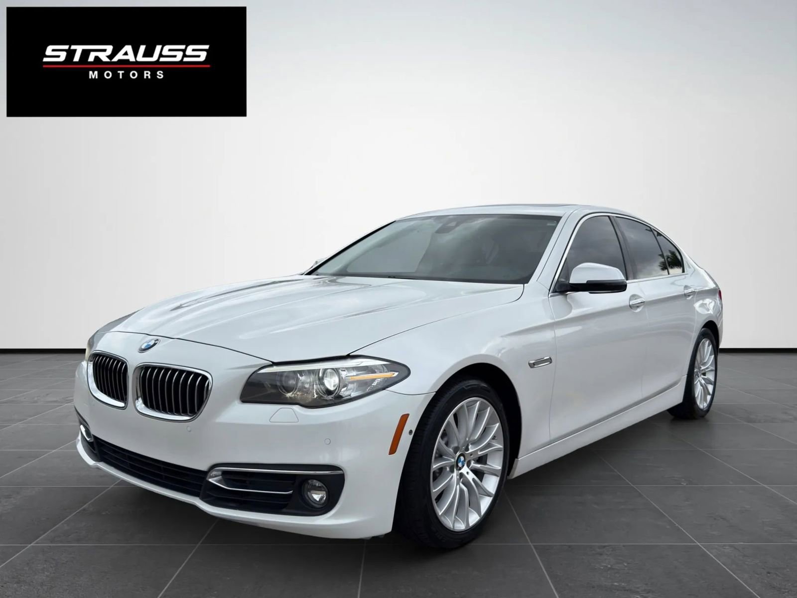 Used 2016 BMW 528i Sedan w/ Premium Package image 4