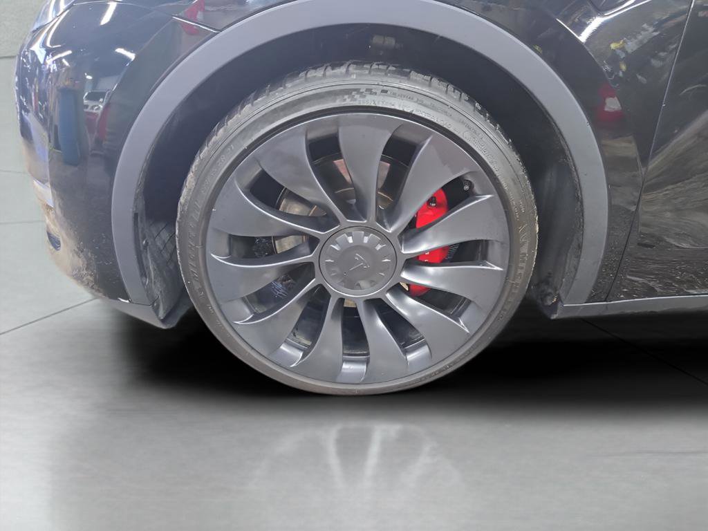 Used 2024 Tesla Model Y Performance image 5